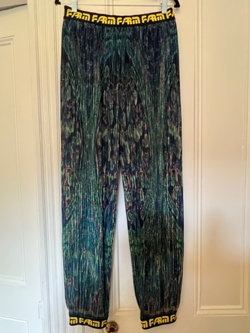 Farm Rio Pleated Joggers Size L
